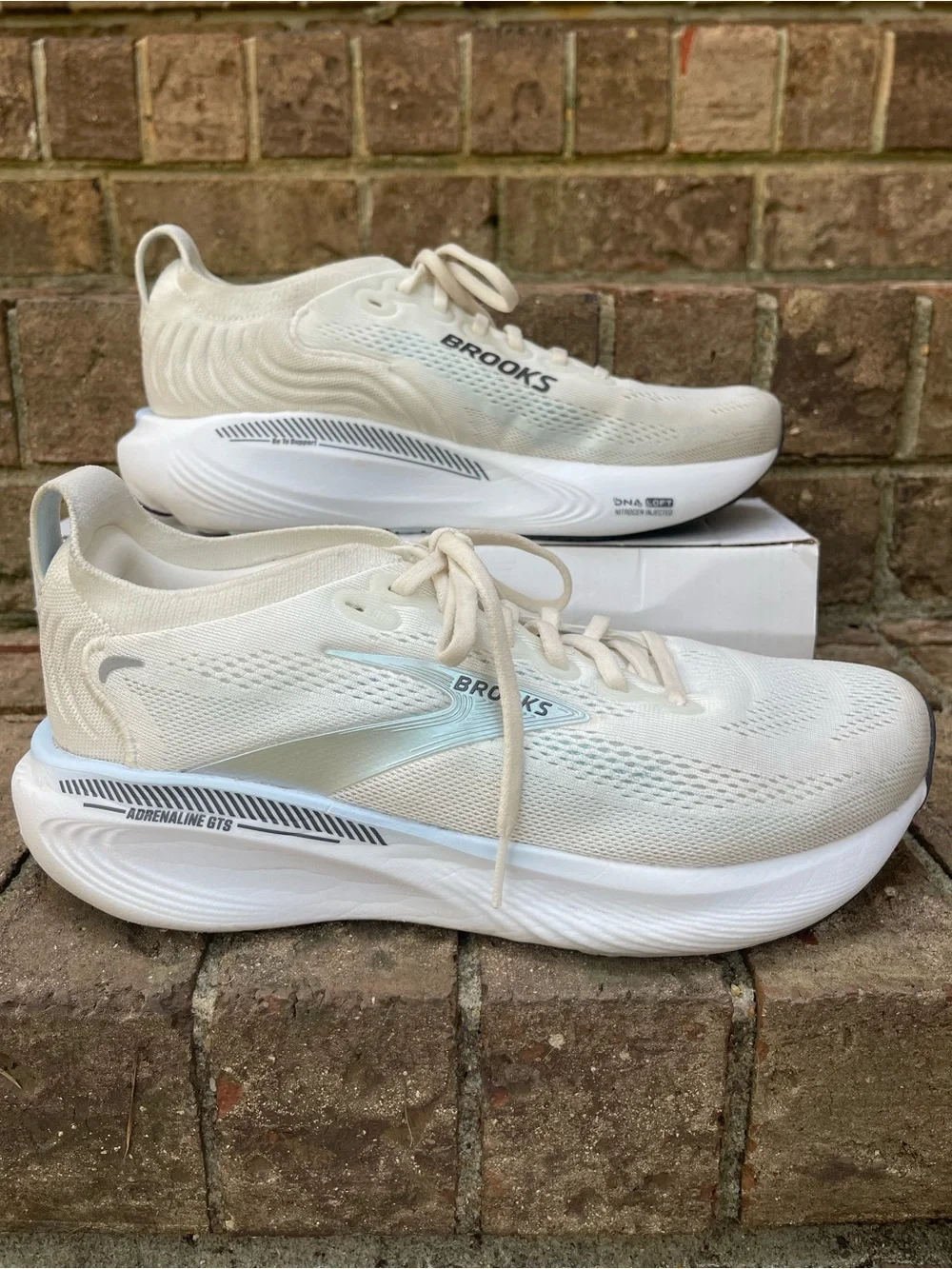 Brooks Adrenaline GTS 25 Women’s 10 White Silver Running Shoes No Insoles